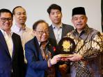 Bupati-Minut-Joune-Ganda-diabadikan-dalam-pertemuan-dengan-delegasi-tingkat-tinggi-Tiongkok.jpg