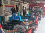 Caption-Brimob-Polda-Sulut-Gelar-Kegiatan-Bakti-Kesehatan-Donor-Darah-Foto-Rhendi-Umar.jpg