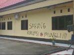 Coretan-sarang-korupsi-dan-pungli-di-Gedung-Mapolres-Luwu.jpg