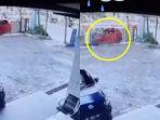 Detik-detik-Kecelakaan-Maut-di-Jalan-Sam-Ratulangi-Manado-Sulut-Mobil-Tabrak-Pagar-Terekam-CCTV.jpg