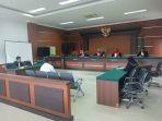 Dua-tersangka-dugaan-korupsi-pengadaan-lampu-sollar-cell-jalani-persidangan.jpg