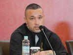 Eks-pemain-AS-Roma-Radja-Nainggolan-memberikan-pesan-kepada-para-pemain-timnas-U17.jpg