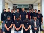 Empat-orang-yang-diduga-terlibat-penimbunan-BBM-bersubsidi-diamankan-di-Polres-Tomohon.jpg