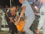 Evakuasi-Proses-evakuasi-dua-korban-meninggal-insiden-kebakaran.jpg