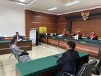 Foto-Dokumentasi-Tribun-Manado-Nielton-Durado-Caption-Terdakwa-ketika.jpg