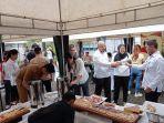 Foto-Petrick-HUT-TRIBUN-Para-Tamu-Menikmati-Jamuan-Makan-di-Acara.jpg