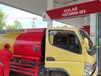 Foto-Tribun-ManadoFernando-Lumowa-Pengisian-solar-subsidi-di-sebuah-SPBU-di-Manado.jpg