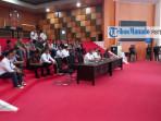Foto-Tribun-ManadoFistel-Mukuan-Caption-foto-Jajaran-anggota-DPRD.jpg