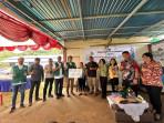 Foto-bersama-di-peternakan-Petugas-PLN.jpg