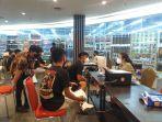 Gerai-vaksinasi-Covid-19-di-Mega-Mall-Manado-Sulut-Kamis-1442022.jpg