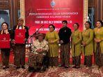Gubernur-Sulawesi-Utara-Olly-Dondokambey-menerima-gelar-kehormatan-dari-Kesunanan-SurakartaK.jpg