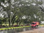 HUJAN-DERAS-Suasana-jalan-air-Soekarno-yang-tengah-HKHK.jpg