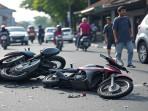 Ilustrasi-AI-GROK-X-gambar-kecelakaan-2-sepeda-motor.jpg