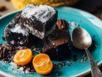 Ilustrasi-Arti-mimpi-makan-kue-cokelat.jpg