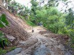 Jalan-di-Desa-Wioi-Kecamatan-Ratahan-Timur-yang-sempat-tertutup-longsor90l.jpg
