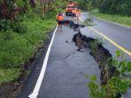 Jalan-yang-retak-di-Kecamatan-Ratatotok-sdvbzsbv.jpg