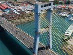 Jembatan-Soekarno-Salah-Satu-Ikon-Wisata-di-Kota-Manado-Sulawesi-UtaraFGJFJ.jpg
