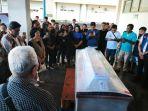 Jenazah-Nahtasya-Antou-tiba-di-Bandara-Sam-Ratulangi-Manado-Sulawesi-Utara-Senin-26-Mei-2025.jpg