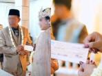 Kakek-Tarman-menikahi-gadis-24-tahun-dengan-mahar-diduga-cek-palsu.jpg