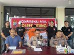 Kapolres-Bitung-AKBP-Tommy-B-Souissa-SIK-tengah-saat-konferensi-pers-kasus-pembunuhan.jpg