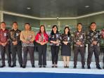 Karyawan-BRI-Cabang-Bitung-mengenakan-pakaian-batik-Foto.jpg