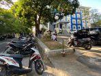 Kendaraan-Parkir-di-Kampus-Unsrat-Manado.jpg