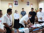 Ketua-KPID-Sulawesi-Utara-dr-Truly-Kerap-bersama-anggota-dan-Komisi-I-DPRD-Sulut.jpg