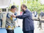Ketua-Umum-Partai-Nasdem-Surya-Paloh-dan-Gubernur-Sulawesi-Utara-Yulius-Selvanus-Komaling.jpg