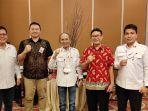 Kiri-ke-kanan-Komisaris-Bank-Prisma-Dana-Henry-Lumintang-Dirut-Bank.jpg
