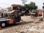 Kondisi-Mobil-yang-tertabrak-truk-pengangkut-batu-di-Subang-Jawa-Barat.jpg