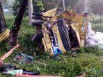 Kondisi-truk-yang-menabrak-pohon-hingga-tewaskan-seorang-sopir.jpg