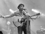 Lirik-Lagu-Glenn-Fredly-Sedih-Tak-Berujung.jpg