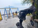 MBW-II-Anak-anak-bermain-di-wahana-Malalayang-Beach-Walk-II.jpg