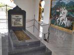 Makam-pahlawan-nasional-Tuanku-Imam-Bonjol-di-Lotta-Pineleng-Minahasa.jpg
