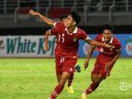 Marselino-Ferdinan-melakukan-selebrasi-bersama-rekan-rekannya-usai-mencetak-gol.jpg