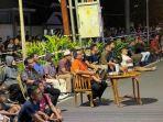 Maurits-Mantiri-saat-gelar-nonton-bareng-ketika-Belanda-bermain.jpg