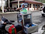 Mba-Rini-pedagang-gado-gado-keliling.jpg