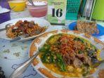 Menu-Tinutuan-daging-tetelan-dan-mi-potong-daging-tetelan-di-rumah-makan-Tinu-Tanta-Vika-Banjer.jpg