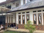 Nampak-depan-rumah-yang-dirusak-warga-di-di-Kampung-Tangkil.jpg