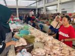 PASAR-AIRMADIDI-Suasana-tempat-jualan-daging-ayam-di-pasarKLO09.jpg