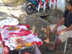 PENJUAL-BENDERA-Doni-salah-seorang-pedagang-bendera-untuk-17-Agustuslokioi.jpg