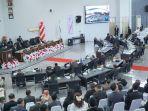 Para-ASN-Pemkot-Bitung-yang-menyaksikan-Pidato-Presiden-RI-Joko-Widodo0.jpg