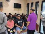 Para-anak-muda-yang-kedapatan-miras-di-Manado-saat-didoakan-di-gereja-5t6.jpg