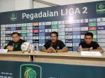 Pelatih-Sulut-United-Jaya-Hartono-dan-striker-Rosi-Noprihanis-dalam-post-match-conference.jpg