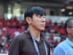 Pelatih-Timnas-Indonesia-Shin-Tae-yong-memimpin-skuad-Garuda-dalam-pertandingan.jpg