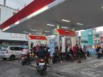 Pelayanan-pengisian-BBM-subsidi-di-sebuah-SPBU-di-Kota-Manado-belum-lama-ini-fghfghfgh.jpg