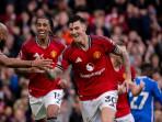 Pemain-Manchester-United-berselebrasi-setelah-Benyamin-Sesko-mencetak-gol.jpg