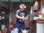Penjual-Bakmi-Jawa-Ini-Ternyata-Dulu-Pilot-Pesawat-Tempur-Sosok-Mbah-Wo-Kini-Viral.jpg
