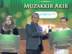 Penyerahan-hadiah-kepada-pemenang-Pegadaian-Media-Awards-2024-lalu.jpg