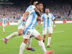 Penyerang-Argentina-Lautaro-Martinez-merayakan-bersama-kiper-Argentina.jpg